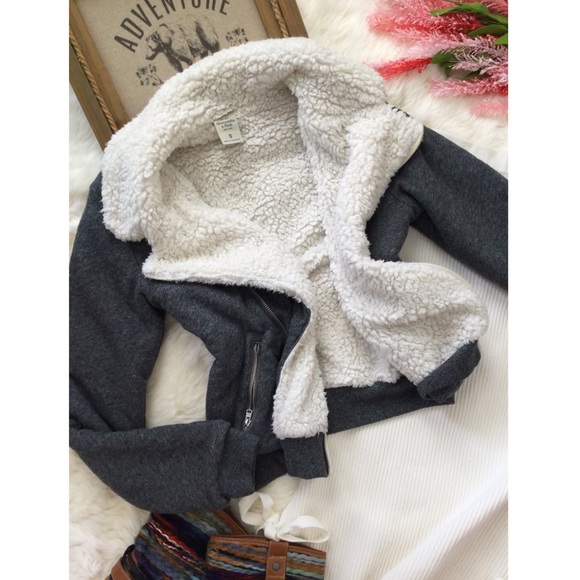 SOLD🚫Abercrombie & Fitch Iron Range Sherpa - Picture 7 of 12